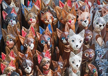 Esculturas de Gatos em Madeira